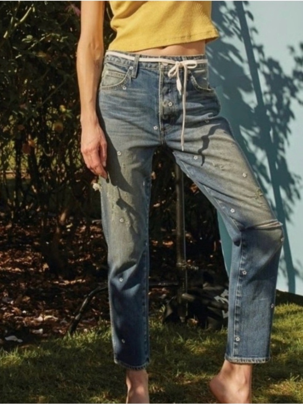 AMO Chloe Crop Dive Bar Destroy Floral Embroidered Floral Jeans  Blue Boho 29